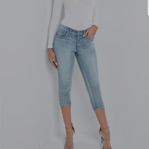 Venus Light Denim Capri Jeans Size 14